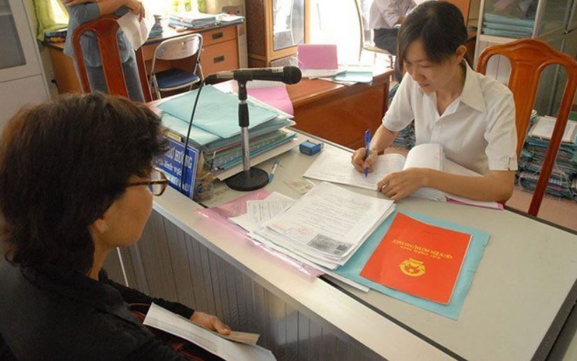 Khách hàng cần chuẩn bị những giấy tờ cần thiết để bên dịch vụ làm sổ đỏ tại Thanh Xuân tiếp nhận hồ sơ